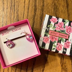 NWT Betsey Johnson heart earrings